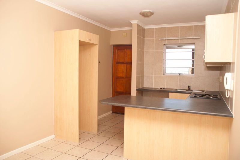 2BEDROOM APARTMENTS IN PROTEA HEIGHTS BRACKENFELL : Chennell 1    R9150pm