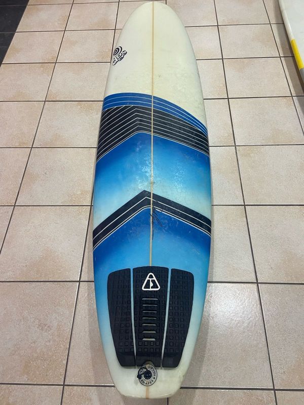 7.8 DGS minimal surfboard in exceptional condition
