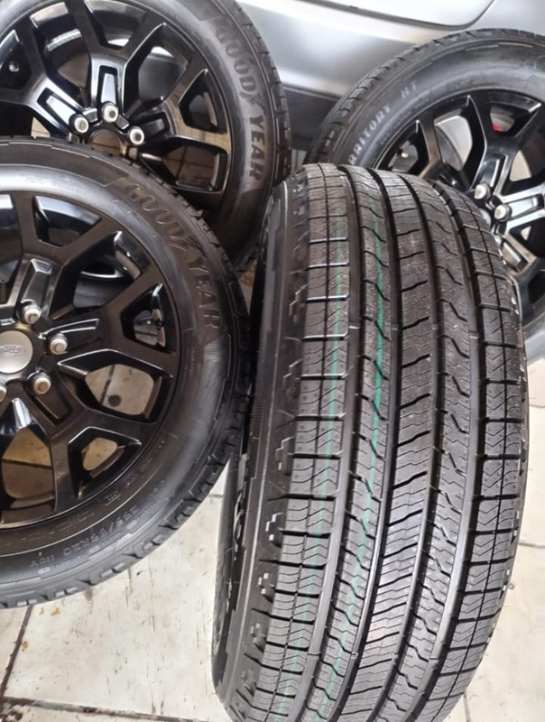 20inch Ford Everest/Wildtrak original mags with brand new 265/50/20 Goodyear Wrangler set R34000,