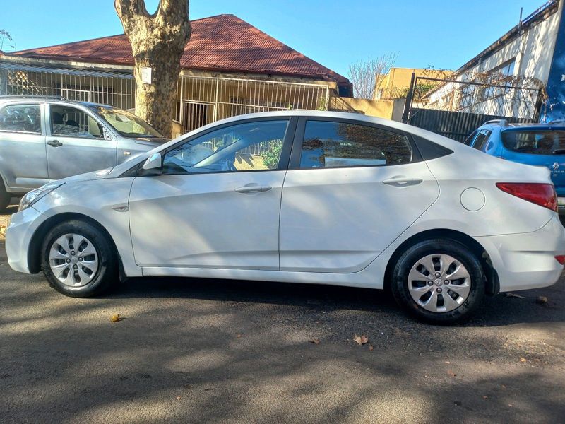 2016 HYUNDAI ACCENT 1.6 MANUAL TRANSMISSION IN EXCELLENT CONDITION