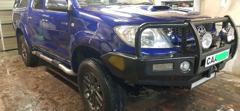 Toyota Hilux 3.0D4d Double Cab 4x4 with Canopy And Extras