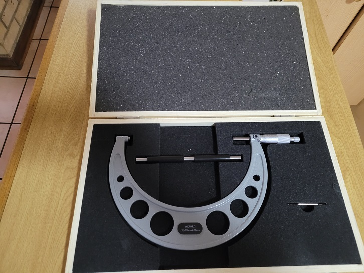 Bargain ! Brand New ! Quality Oxford 175-200 Micrometer screw in box !