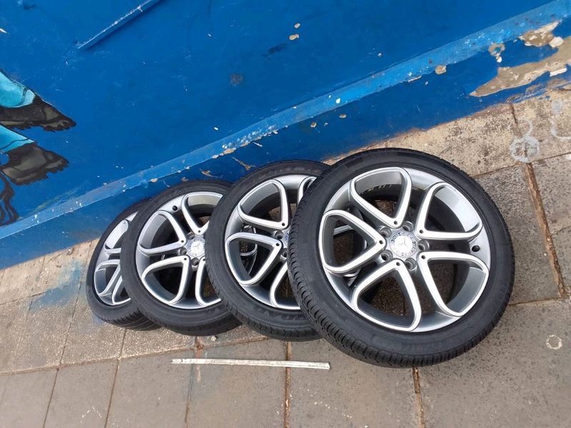 A set of 17inches original mercedes benz/ vito mags 5x112 PCD with tyres also fit golf 5/6/7 GTI