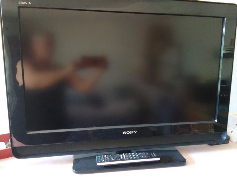 Sony Bravia 32 inch Flat screen tv with remote