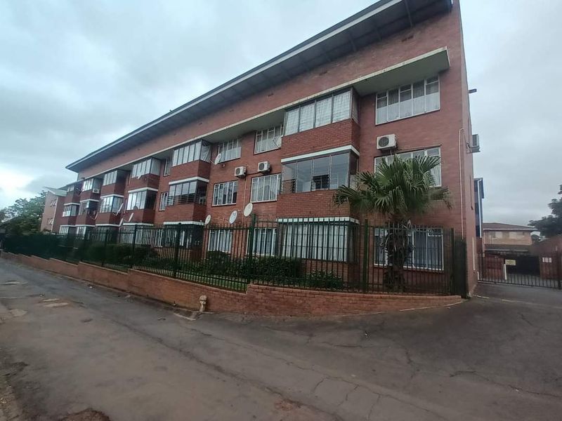 Secure, spacious flat TO LET, Pmb central