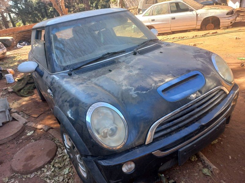 Mini cooper S R53 1.6 manual transmission stripping for spares