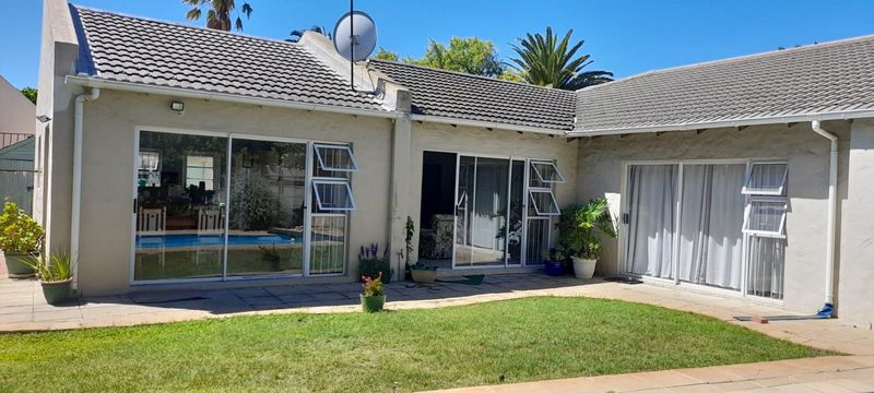 Spacious family home in quiet Edgemead, close to schools and shops
