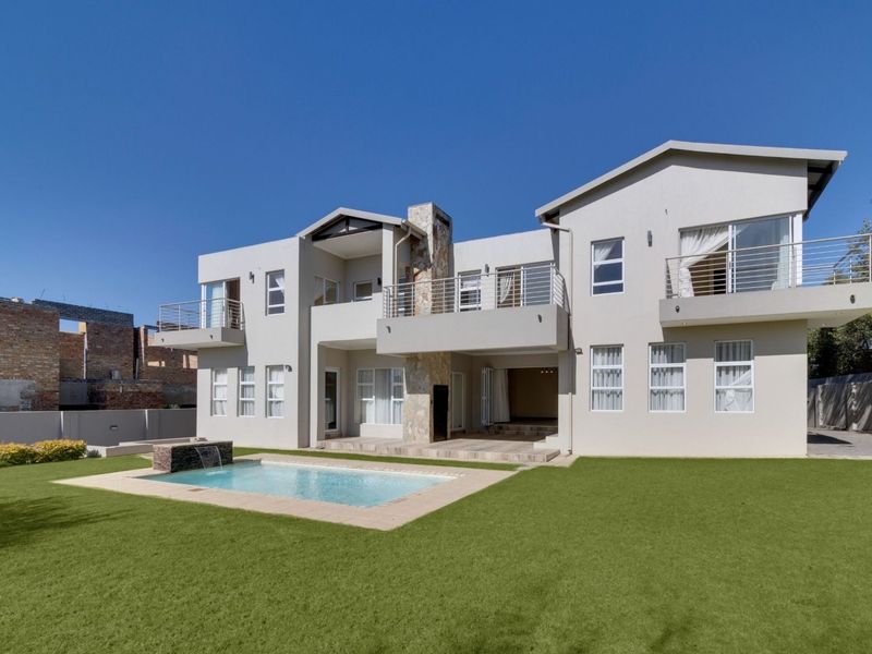 5 Bedroom House To Let in Helderfontein Estate
