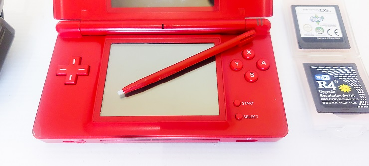 Bargain ! Very collectable Nintendo DS Lite Red edition !!