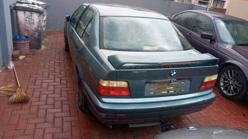 Bmw e36 318is body stripping for spares