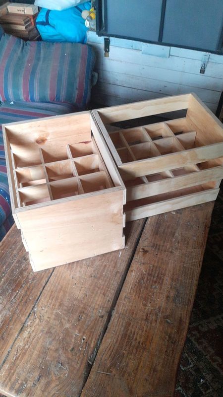 Stackable wooden wine crates