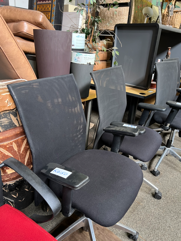 GOOD QUALITY USED OFFICE FURNITURE, CHAIRS AND  ART AT LESS 40% CLOSING DOWN SALE  EVERYTHING MUST G
