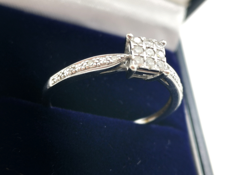 White Gold and diamond ring