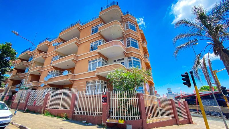 Affordable 2bedroom, 1 bath apartment to let at Yeoville, Johannesburg.