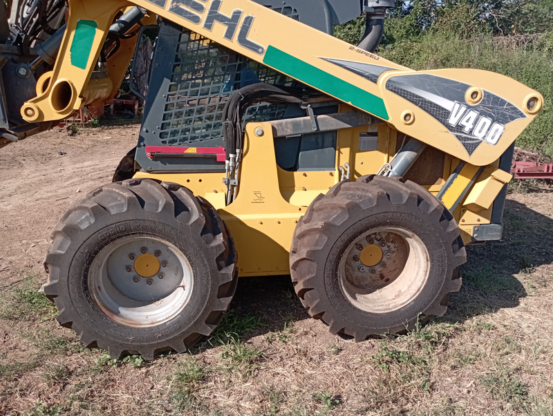 2016  GEHL Skid Steer with Tree spade Attachment