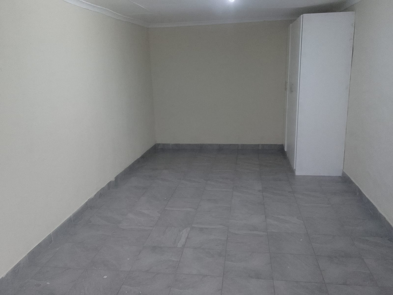 Room to rent in Houghton Estate