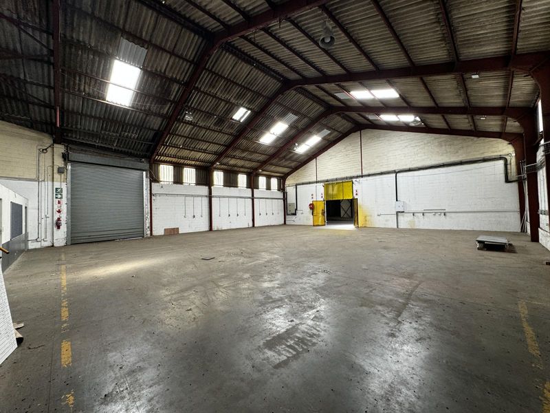1,350M2 Warehouse/Factory TO LET in Secure Park in Paarden Eiland Cape Town.