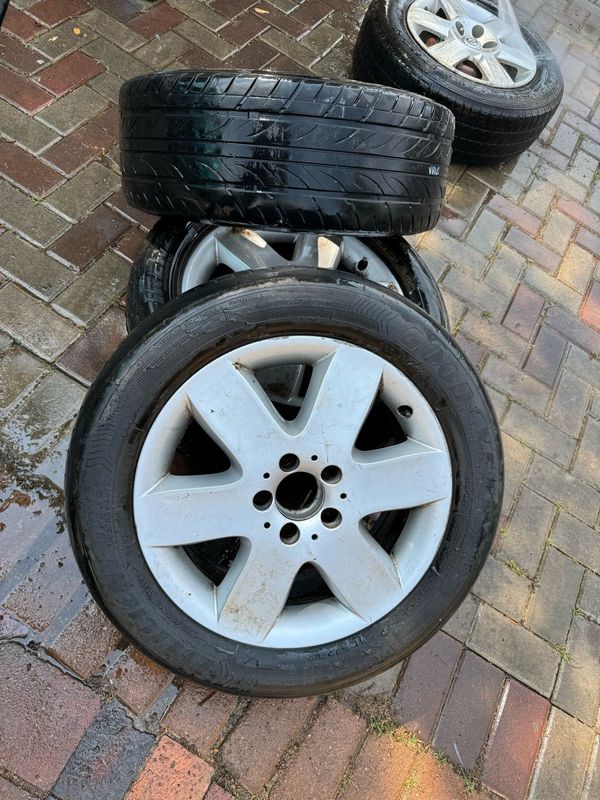 3x 17 inch mercedes Benz Viano rims and tyres