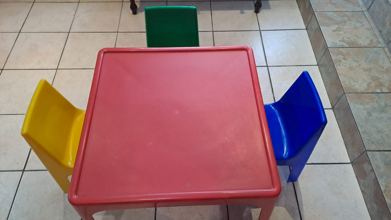 Red table and 3 chairs - kids