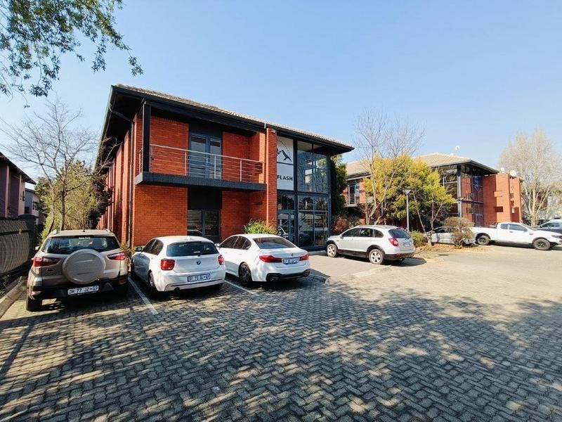 Bargain ! A grade offices of 286 mÂ² to rent in Ruimsig for only R 85 per mÂ² ! Very secure acces...