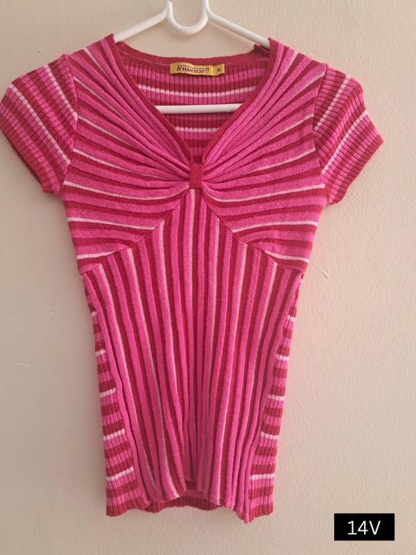 Truworths ladies dark pink striped knitted top, size small