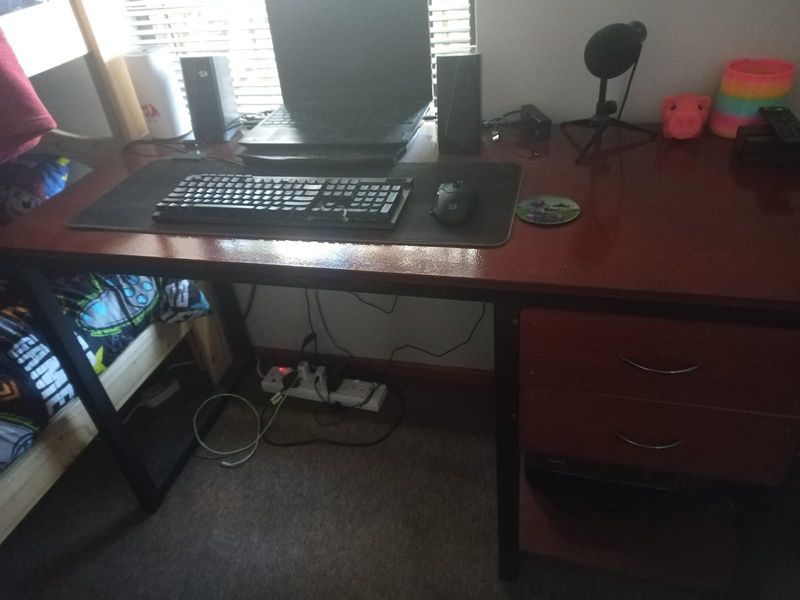 Office\Gaming desk for sale