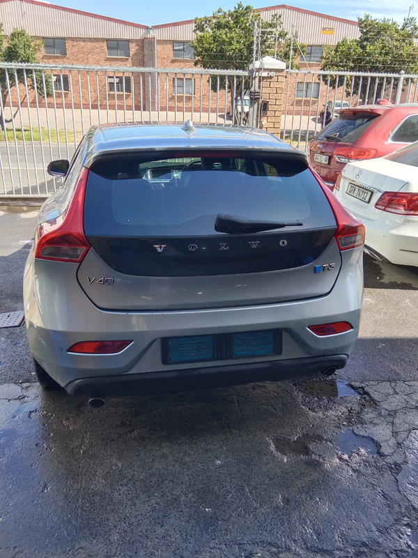 2014 Volvo V40 T3 Breaking up for Spares