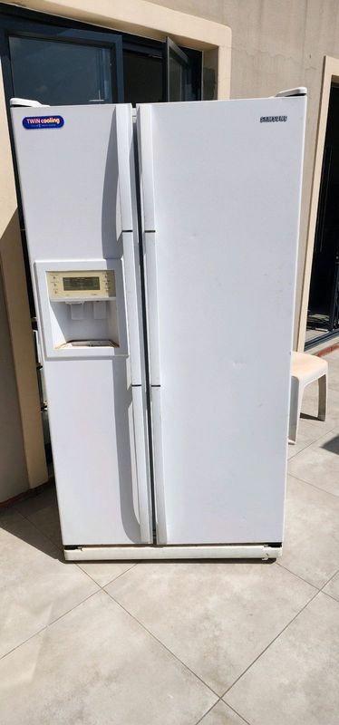 Samsung double door fridge.