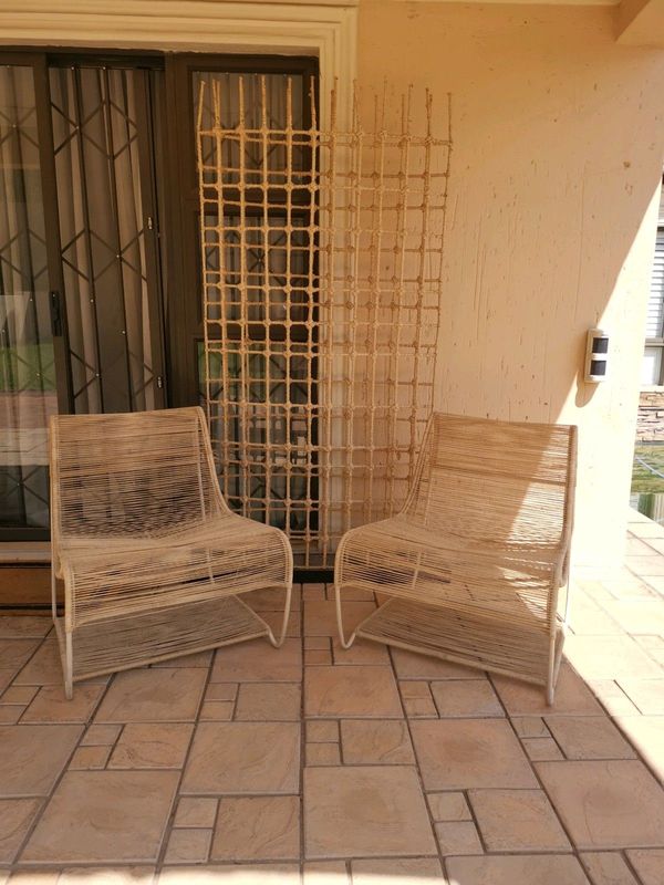 Designer patio loungers and deco screen in brand new condition a one off beauty that sets you apart