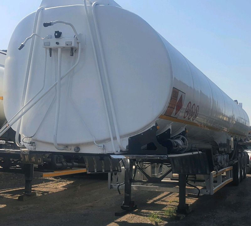 2009 SA ROAD  50 000L FUELTANKER  WITH HENRED AXLES