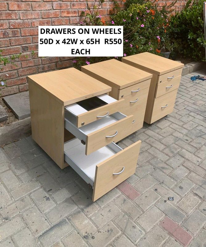 WORK STATION DRAW CABINETS ON ROLLER WHEELS