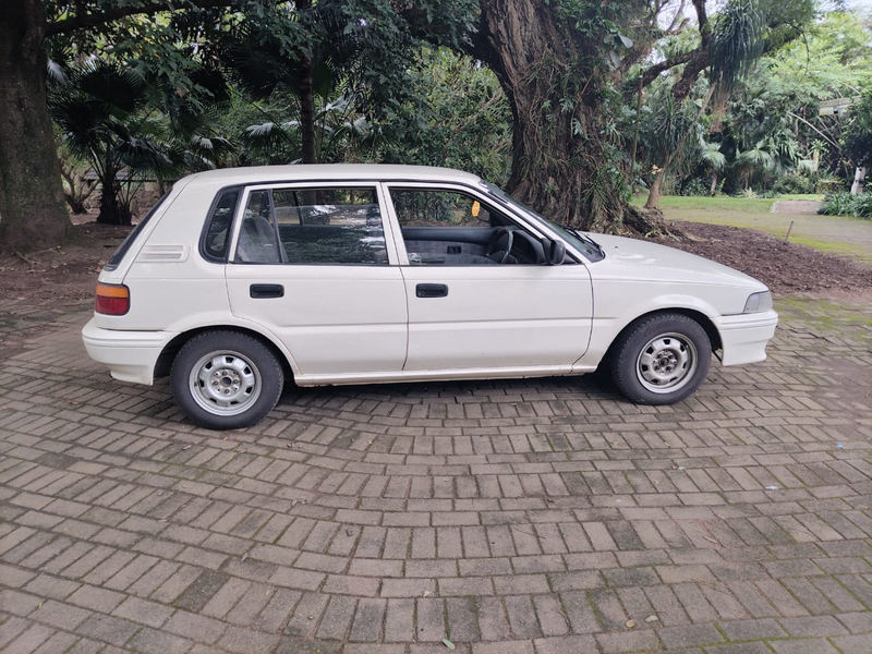 2000 Toyota Conquest (Tazz)