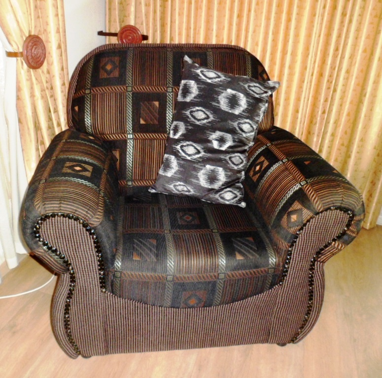 4 piece Lounge Suite in very good condition