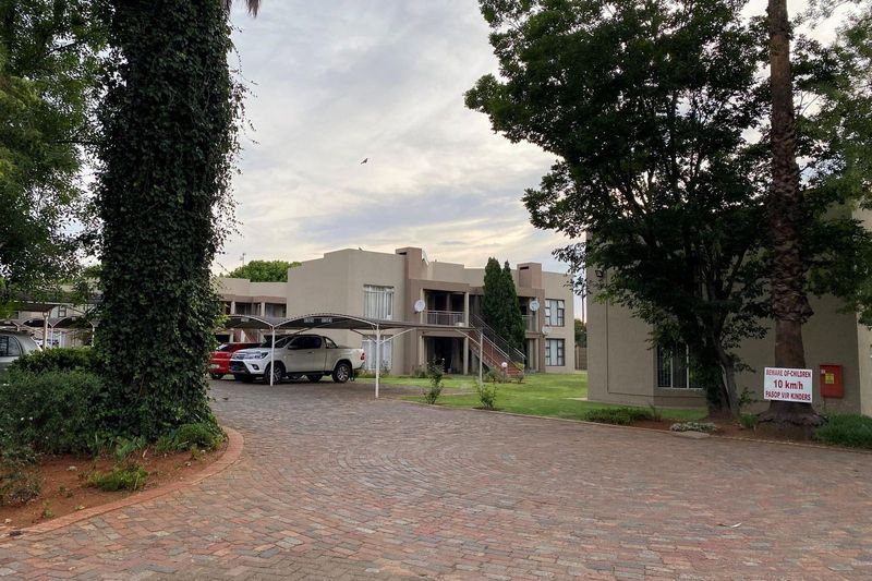 3 Bedrooms townhouse with bathrooms for sale in Vaalpark Sasolburg