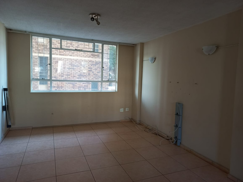 FERNDALE 2 BEDROOM FLAT IN A SECURE COMPLEX A WALKING DISTACE TO RANDBURG SQUARE