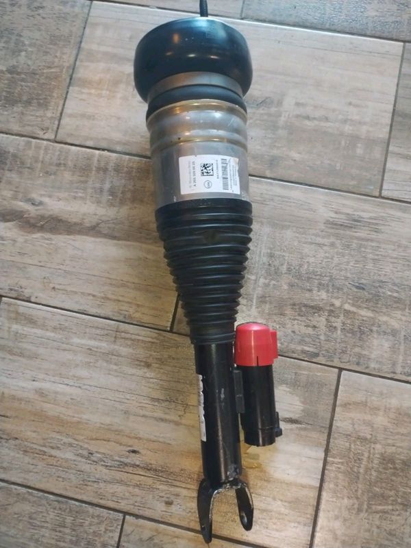 Mercedes Benz W205 front Airmatic shock