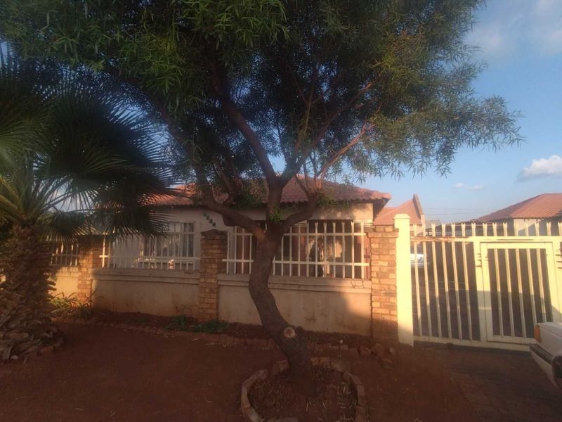 4 bedrooms house for sale in Ga Rankuwa