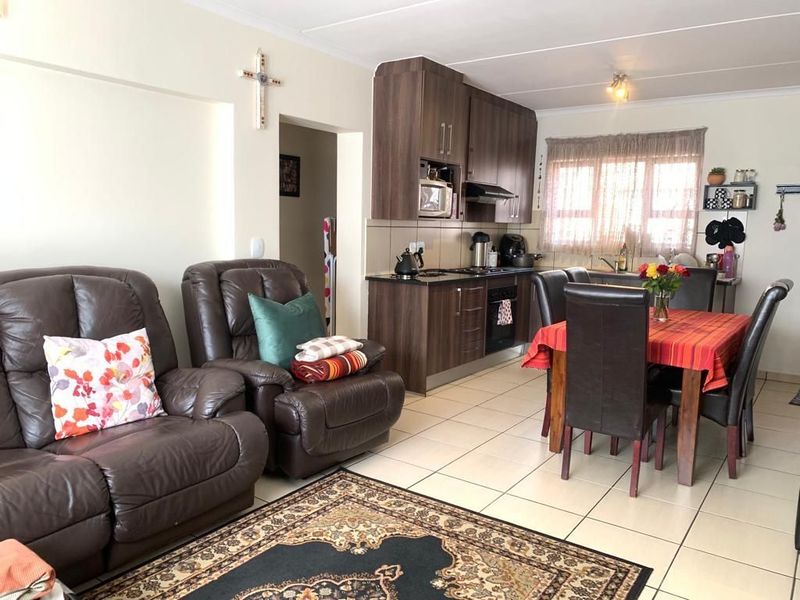 Modern 3 Bedroom Apartment in Midrand for Sale