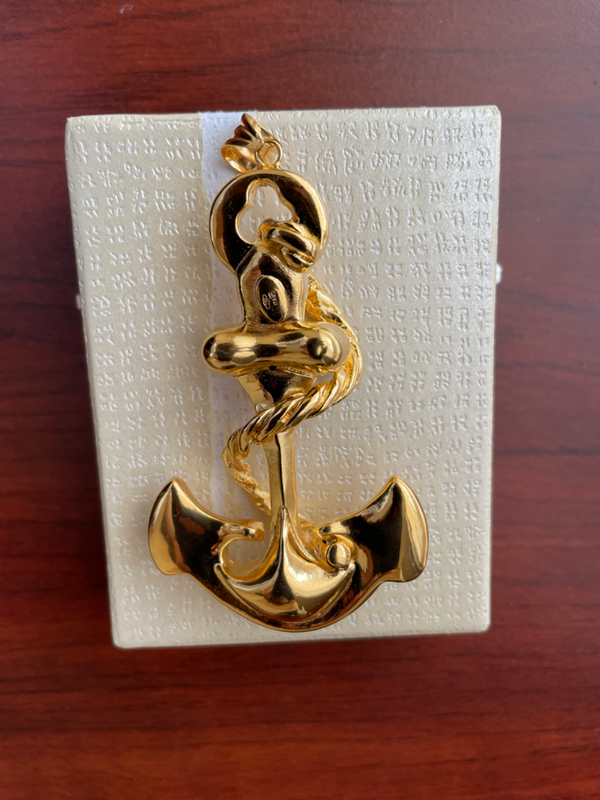18ct gold pendant, Brand New from Dubai.