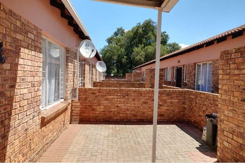 Well-managed and specious 2 bedroom Townhouse in Vaalpark Sasolburg
