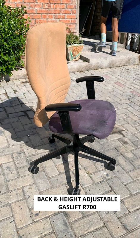 EXCELLENT QUALITY GAS LIFT HEIGHT ADJUSTABLE BACK ADJUSTABLE ARMS ADJUSTABLE CHAIR