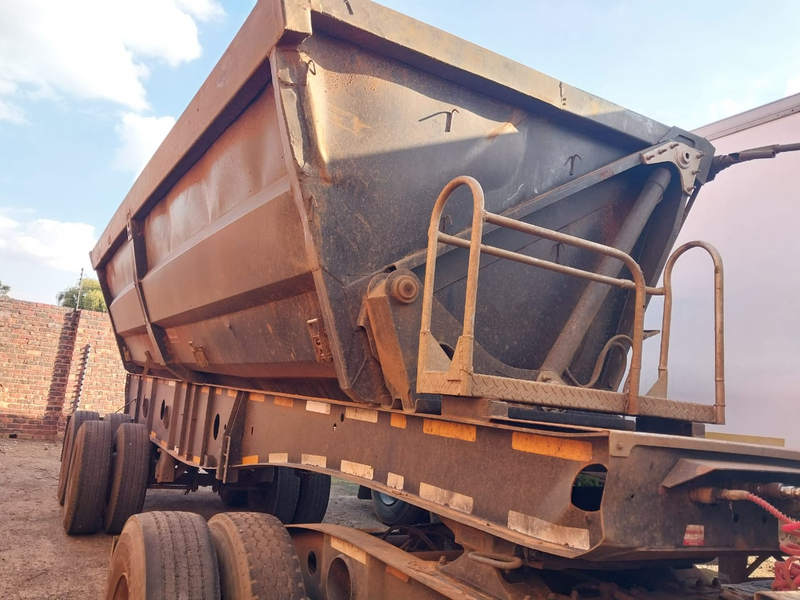 Afrit side tipper links 45 cubes in an immaculate condition for sale at an affordable amount
