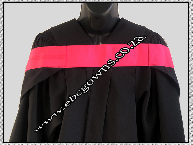 Graduation gowns, sashes and caps in Benoni for sale or hire