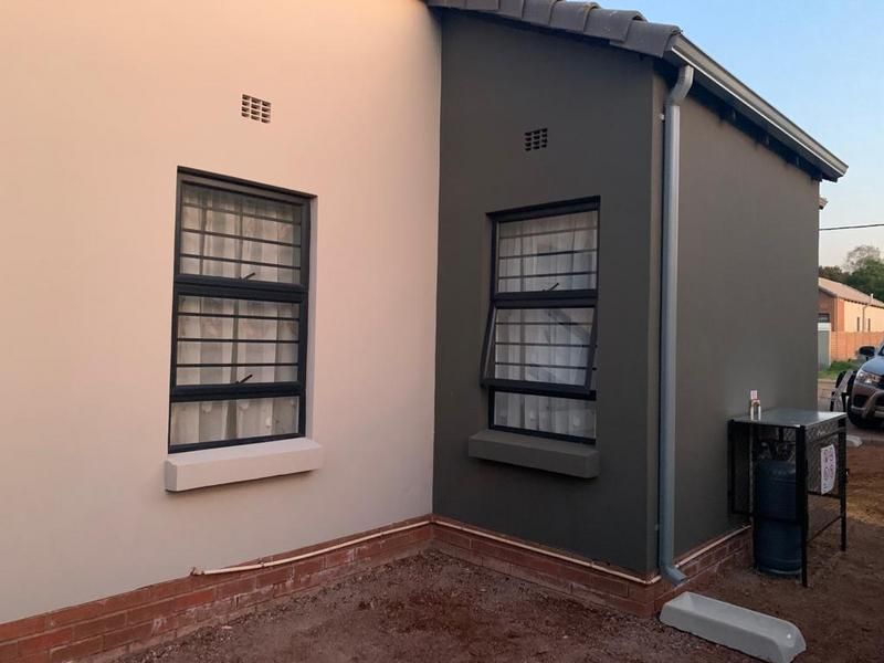 Two Bedroom Home Available To Rent in South Hills Gated Estate