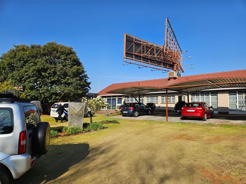 250 m2 and 192 m2 OFFICE SPACE AVAILABLE IN CENTRAL SUBURB OF BEDFORDVIEW!