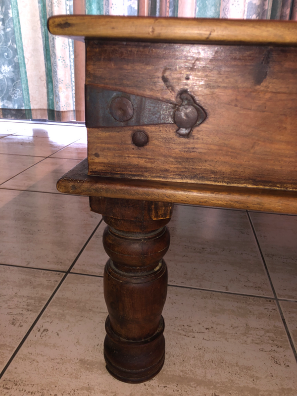 URGENT SALE !!! Beautiful vintage/antdoor solid wood coffee table
