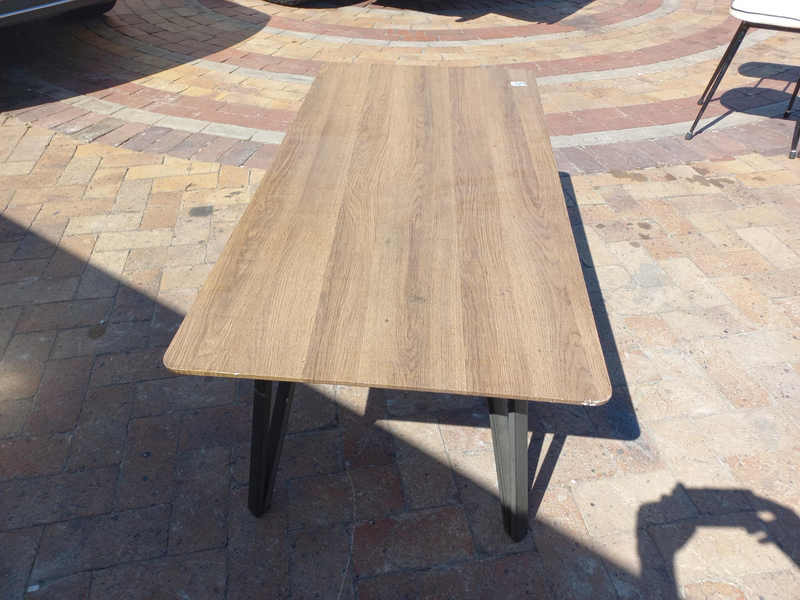 Coffee Table with strong metal frame- R 550