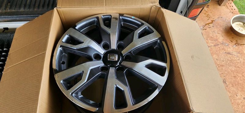 18&#34; Diamond cut rims