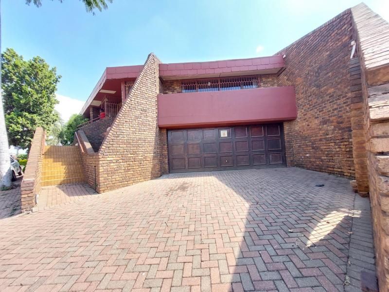 Classical Elegent Home to Let in Central Laudium
