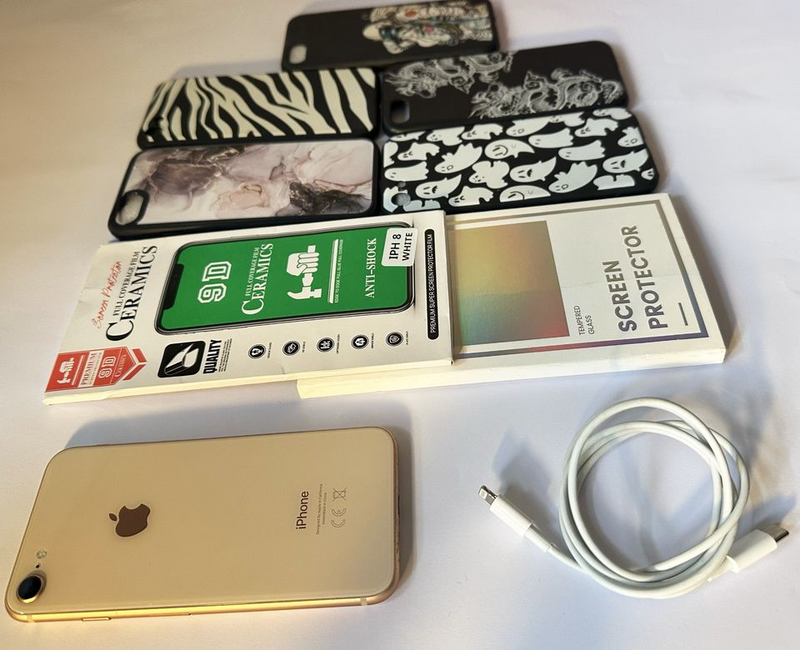 iPhone 8 256GB R3000 (&#43;5 Covers &#43;2 Screen Protecters)
